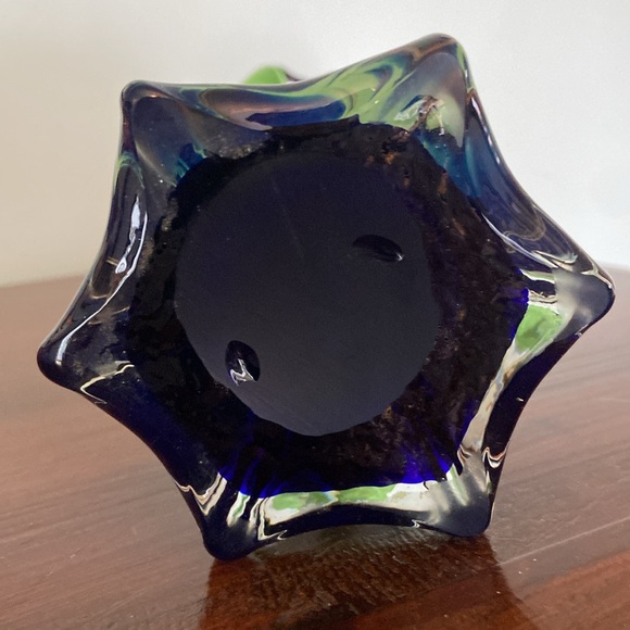 Tall art glass vase - Picture 5 of 7